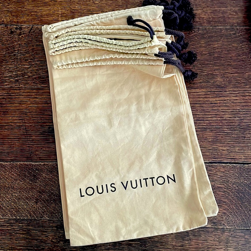 AUTH LOUIS VUITTON SHOE DUST COVER! For travel or just about anything!🤎